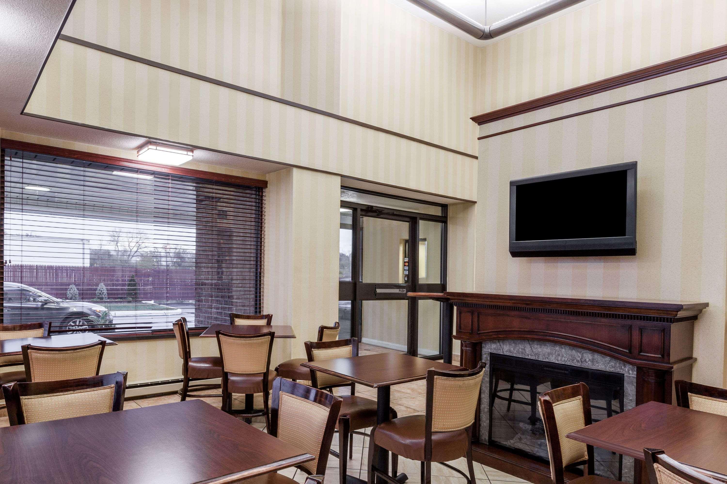 Days Inn By Wyndham Utica Exterior foto